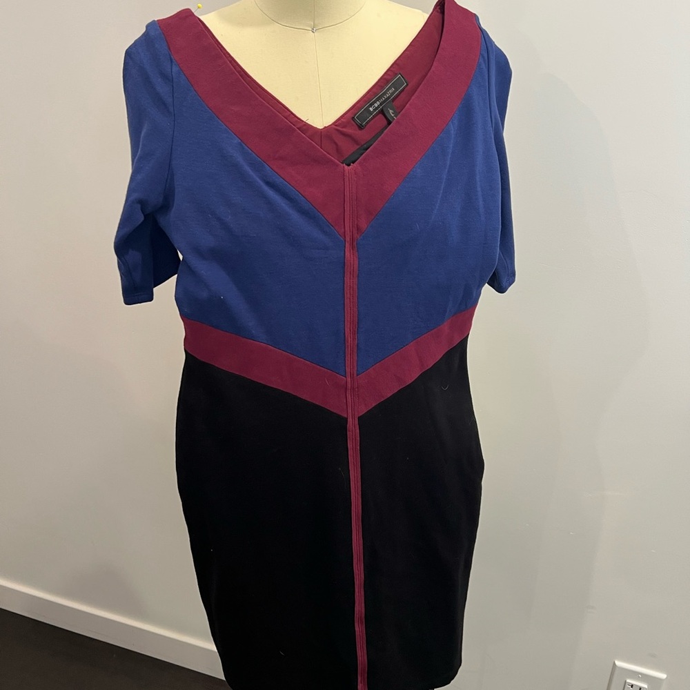 BCBGMaxAzria Blue and Red Sheath Mini Dress V-Neck Short Sleeve